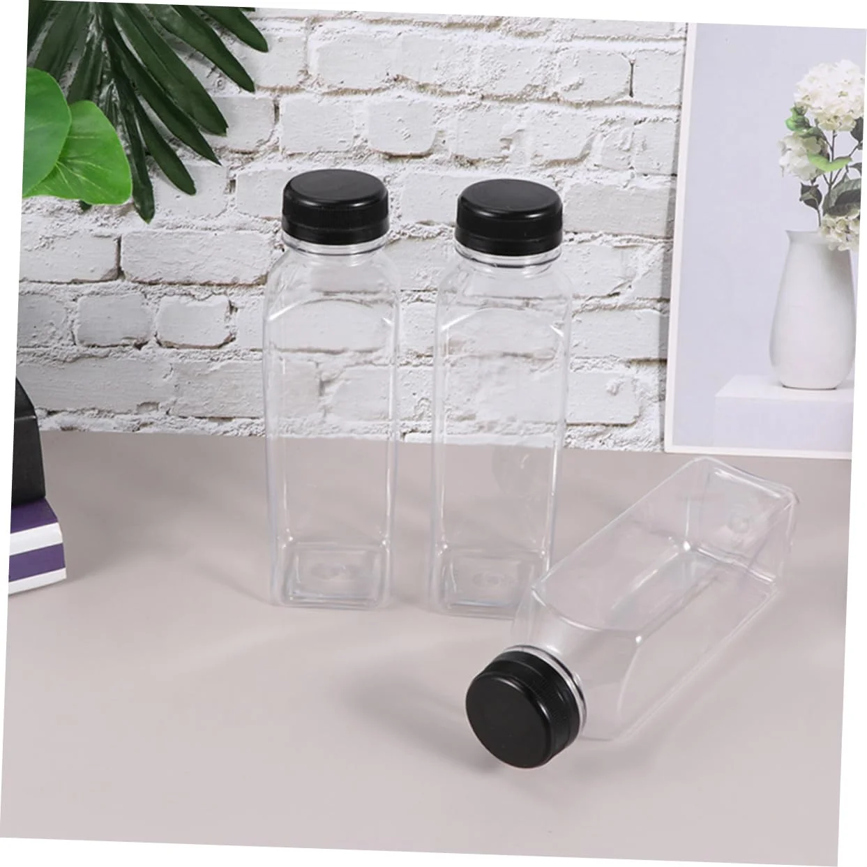 Cabilock 12 Pezzi Bottiglie per Riutilizzabili con Nero in Plastica Trasparente per Bevande Contenitori Vuoti per Succhi e Smoothie Design Minimalista e Sicuro