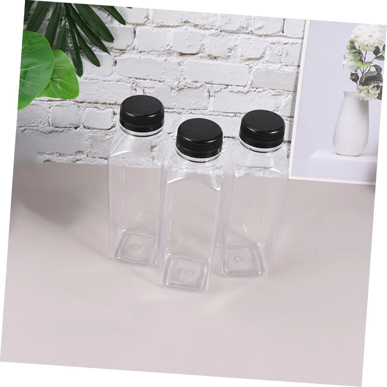Cabilock 12 Pezzi Bottiglie per Riutilizzabili con Nero in Plastica Trasparente per Bevande Contenitori Vuoti per Succhi e Smoothie Design Minimalista e Sicuro