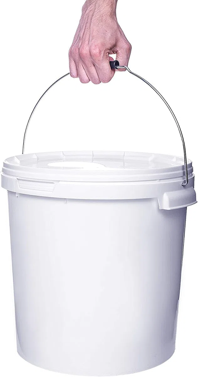 4 secchi da 20 litri, con coperchio, di colore bianco traffico, simile al codice RAL 9016 per alimenti